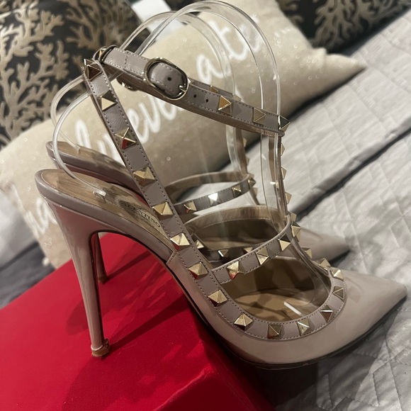 ❤️❤️❤️Valentino Rockstud Patent Heels in Poudre Color❤️❤️❤️ - Picture 10 of 16